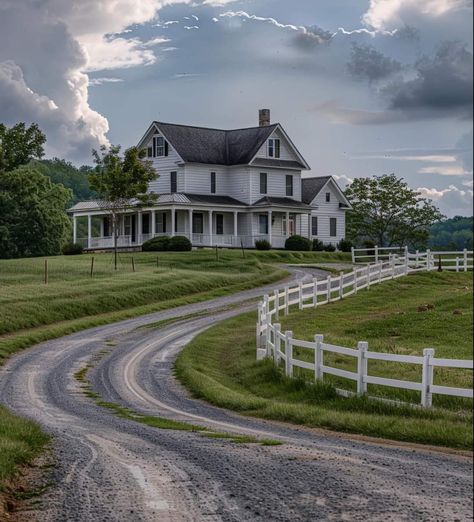 Old Country Farmhouse Exterior, 1800s Farmhouse Exterior, Old School Farmhouse, Old Farmhouse Exterior, Ranch Farm House, 100 Year Old Farmhouse, Country Farmhouse Exterior, White Farmhouse Exterior, Western Bedrooms