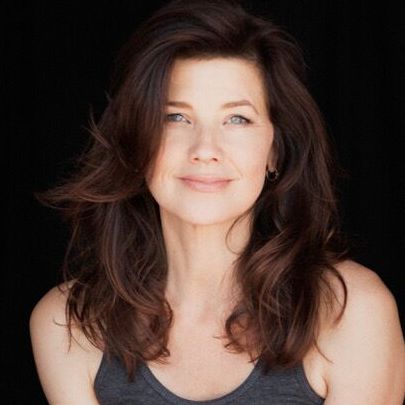 Daphne Zuniga: Why I Waited Until I Was in My 50s to Get Married | Glamour Daphne Zuniga, Modern Family Tv Show, American Dreams, Melrose Place, Private Wedding, Lifetime Movies, Goldie Hawn, People Magazine, Voice Actor