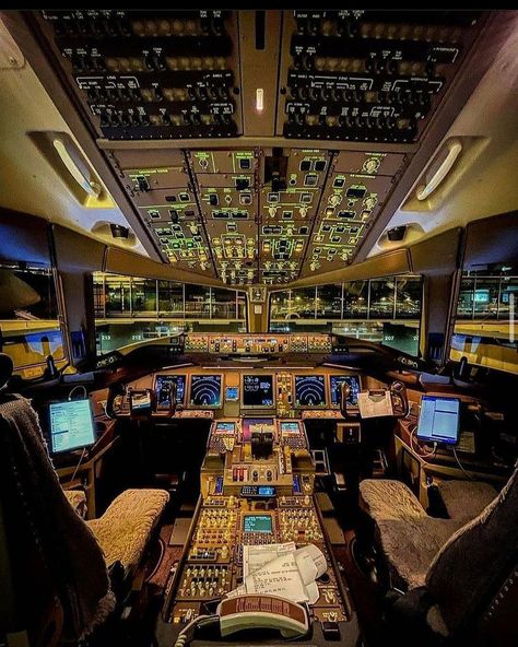 Boeing 777 Cockpit, Commercial Pilot Aesthetic, B777 Cockpit, Cockpit Aesthetic, Boeing 777 Wallpaper, Cockpit Wallpaper, Pilot Wallpaper, Plane Cockpit, Boeing 737 Cockpit