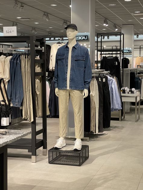 Men's Clothing Store Design, Decor Store Design, Boutique Clothing Store Design, Men Clothes Shop, Clothes Shop Design, Navi Outfits, Mens Boutique, Boutique Store Displays, Mall Outfit