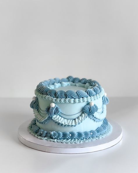 Baby blue 🩵 💙 Cake Deets: 🍰 2-Layer 6” Vanilla Bean Cake 🤍 Cream Cheese Filling 🧁 Vanilla Swiss Meringue Buttercream #killerbakeryla #killertreats #lambethcake #vintagecake #vintagecakes #minicakes #heartcakes #vintageheartcake #romance #vintagebirthdaycake Vintage Cream Cake, Blue Vintage Cake, Baby Blue Cake, Vanilla Bean Cake, Vanilla Bean Cakes, Bean Cake, Blue Icing, Vintage Birthday Cakes, Heart Cakes