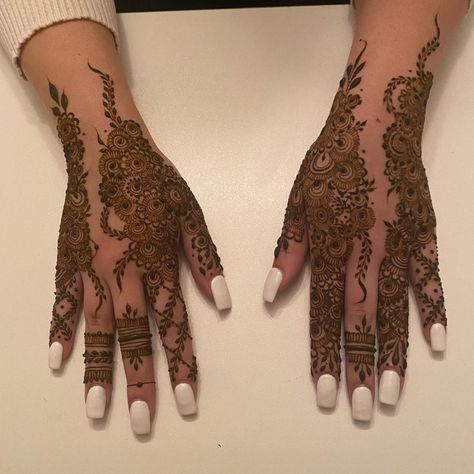 Heavy Mehndi Designs, Front Mehndi Design, Henna Designs Wrist, Modern Henna, Henna Tattoo Designs Hand, Henna Art Designs, Modern Henna Designs, Latest Henna Designs, Very Simple Mehndi Designs