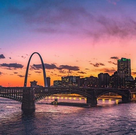 St Louis Missouri Aesthetic, St. Louis, St Louis Aesthetic, Travel Missouri, Baseball Aesthetic, St Louis Skyline, Downtown St Louis, Fresh Starts, Washington University