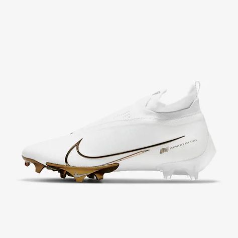 Mens Football Cleats & Spikes. Nike.com American Football Cleats, Best Soccer Shoes, Football Drip, Nike Football Boots, Shoe Pics, Mens Football Cleats, Football Stuff, Football Fashion, Soccer Boots