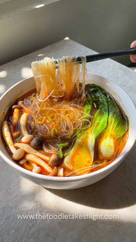 Easy one bowl No Cook Noodle Soup with vermicelli noodles, seasonings, and any vegetables or protein of your choice! 15 minute vegan recipe. Easy Asian Noodle Recipes, Easy Asian Noodles, Vermicelli Recipes, Vegan Ramen, Tofu Dishes, No Cook, Vermicelli Noodles, Pasta Soup, Noodle Soup Recipes