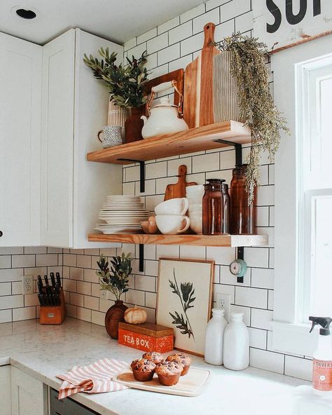 /// Kitchen Open Shelves, Industrial Interior Style, Kitchen White, Subway Tiles, White Farmhouse, Home Fashion, Home Decor Kitchen, Dream Kitchen, 인테리어 디자인