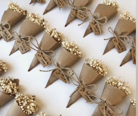 Bouquet Favors, Flower Favors, Mini Dried Flower Bouquet, Everyone Leaves, Mini Bouquet, Flower Tie, Favors Baby Shower, Rustic Wedding Favors, Dry Flowers