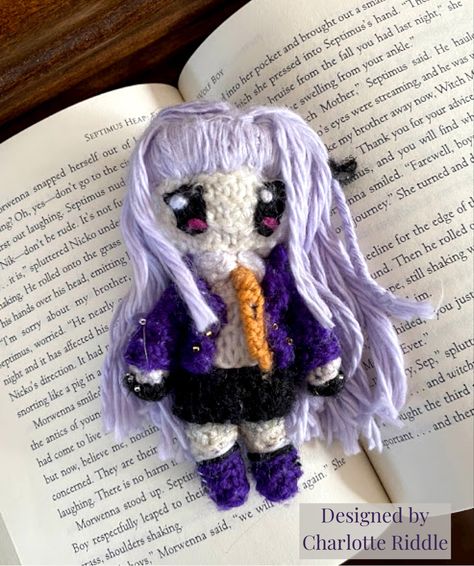 Handmade knit doll of the character Kyoko Kirigiri from the anime Danganronpa. Based on my knitting pattern: https://www.ravelry.com/patterns/library/kwoodles Danganronpa Kyoko Kirigiri, Danganronpa Kyoko, Septimus Heap, Anime Danganronpa, Kyoko Kirigiri, Knit Doll, Dont Be Rude, Trigger Happy Havoc, Trigger Happy