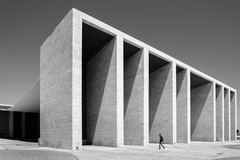 AD Classics: Expo'98 Portuguese National Pavilion / Álvaro Siza Siza Alvaro, Pavilion Structure, Alvaro Siza, Lisbon City, Pavilion Architecture, Modern Architects, Top Architects, Brutalist Architecture, Arch Daily