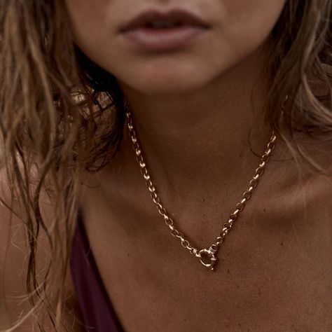 #jewelry #necklaces #chain #toggle #minimal #ins #2023 #trendy #ooakme Gold Belcher Necklace, 9ct Gold Necklace, Toggle Chain Necklace, Front Clasp Necklace, Everyday Necklace Silver, Everyday Gold Necklace, Audrey Core, Layering Necklaces Gold, Heirloom Necklace