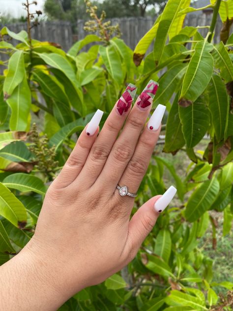 Nails With Rose Petals, Rose Petal Nails Acrylic, Rose Petal Nails, Red Roses Nails, Roses Nails, Uñas Ideas, Real Rose Petals, Real Rose, Nail Idea