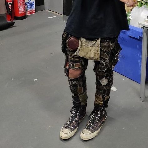 Crust Pants, Gutter Punk, Punk Fashion Diy, Patch Pants, Diy Pants, Crust Punk, Battle Jacket, Denim Inspiration, Punk Rave