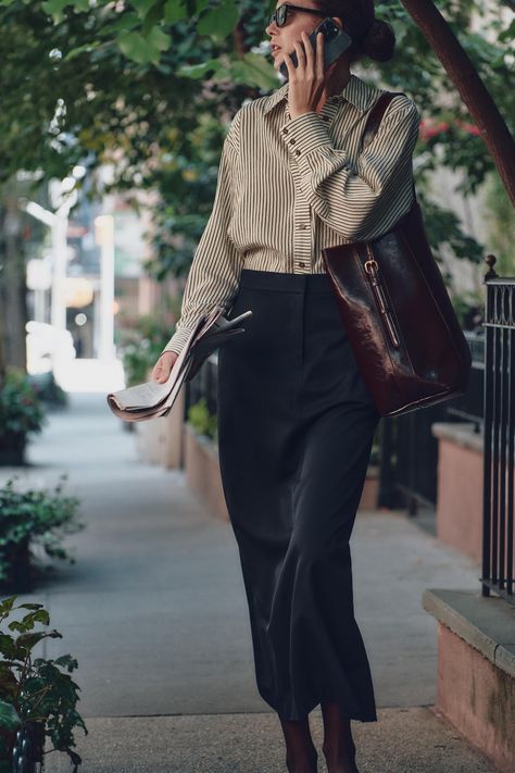 MIDI PENCIL SKIRT Rok Midi, Midi Pencil Skirt, Waistcoat Dress, Cardigan Sweater Dress, Midi Skirt Pencil, Skirt Outfits, Kendall Jenner, Leather Coat, Color Trends