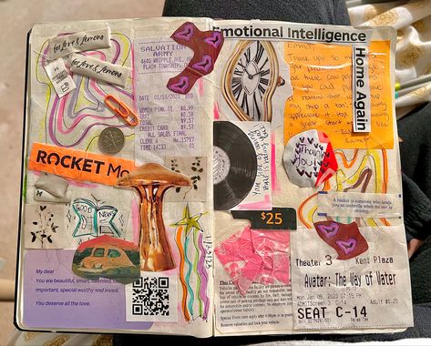 Zine Ideas Inspiration Art Journals, Junk Journal Aesthetic, Journal Inspo Grunge, Scrapbook Journal Aesthetic, Cluttered Sketchbook, Sticker Collage Ideas Art Journals, Trash Journal, Aesthetic Sketchbook Pages Messy, Collage Journaling