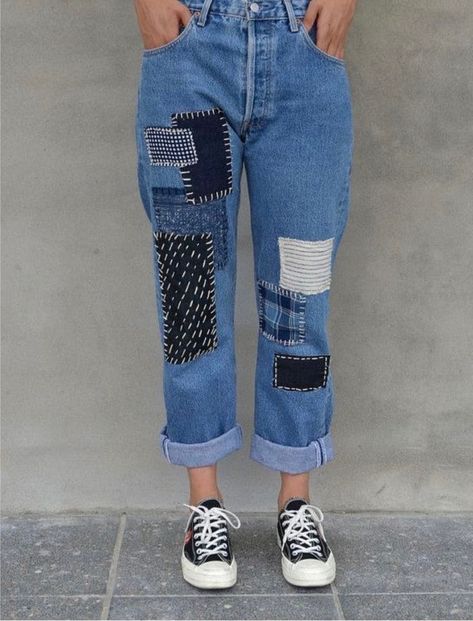 Patchwork Jeans Diy, Patched Jeans Diy, Jeans With Patches, Jean Diy, Ripped Jeggings, Diy Jeans, Diy Vetement, Visible Mending, Diy Fashion Clothing