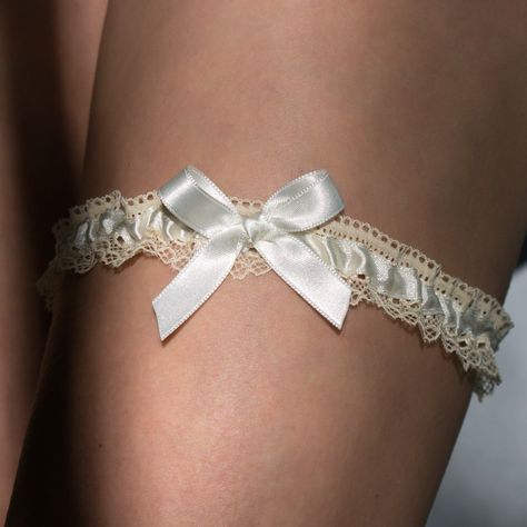 White Garter, Wedding Day Aesthetic, Garter Aesthetic, Hens Party, Prom Garters, When I Get Married, Bridal Garter, Wedding Garter, Bride Accessories