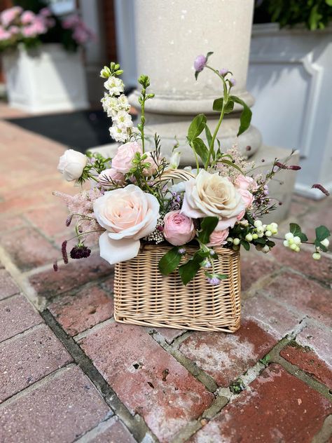 Flower Basket Centerpiece Wedding, Wicker Basket With Flowers, Bridesmaid Floral Basket, Flower Basket Bridesmaid, Bridesmaid Basket Bouquet, Bridesmaid Flower Basket, Flower Baskets Wedding, Garden Bridesmaid, Flower Basket Wedding