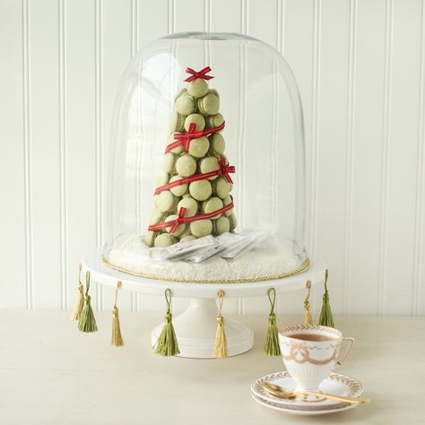 Macaron Christmas Tree | Thirsty For Tea Macaron Christmas Tree, Macaron Christmas, Christmas Cake Stand, Christmas Tree Food, Christmas Macarons, Christmas Donuts, Macaron Tower, Xmas Toys, Christmas Hearts