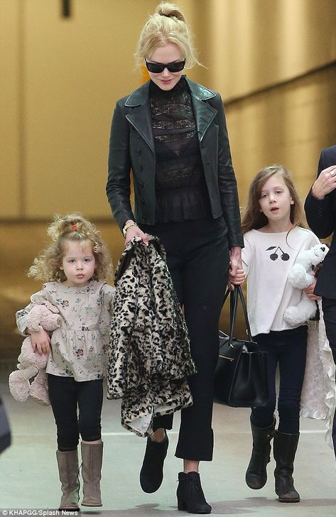 Back on Aussie soil: Nicole Kidman arrived in Sydney on Thursday with her daughters Sunday Rose and Faith Margaret Nicole Kidman Children, Nicole Kidman Family, Sunday Rose, Nicole Kidman Keith Urban, Berlin Film Festival, Celebrity Families, Paparazzi Photos, Star Children, Famous Stars