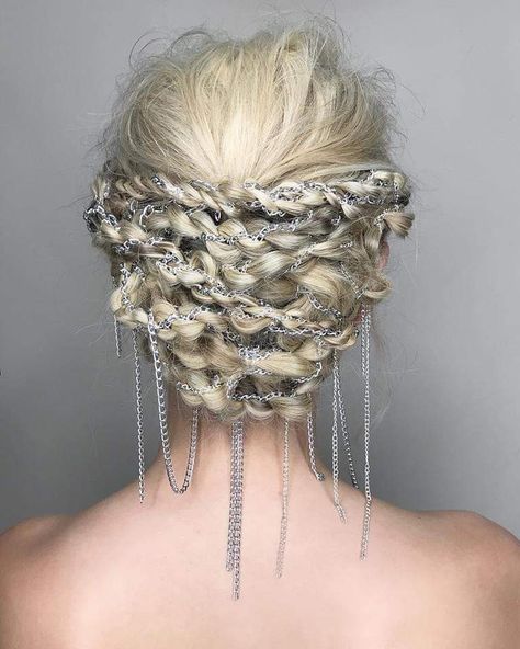 Chain Braid, Viking Hair, Hair Chains, Chique Outfits, Fantasy Hair, Holiday Hairstyles, Braided Updo, Hair Art, Hair Updos