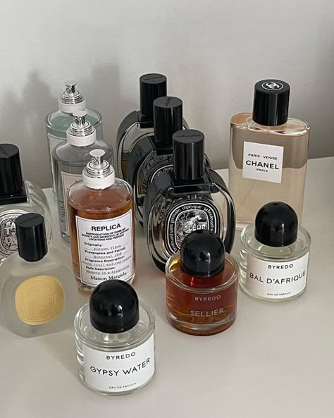 Best Scents, Fragrance Lab, Holiday Fragrance, Warm Fragrance, Body Smells, Chanel Perfume, Niche Perfume, Healthy Skin Tips, Perfume Scents