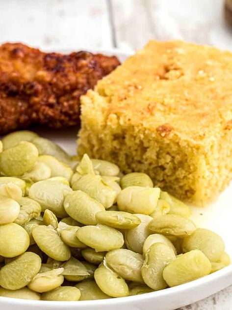 Slow Cooked Southern Butter Beans - Lana's Cooking Frozen Butter Beans Recipe, Crockpot Butter Beans, Fresh Butter Beans, Southern Butter Beans, Southern Veggies, Southern Foods, Butter Beans Recipe, Crockpot Express, Beans In Crockpot