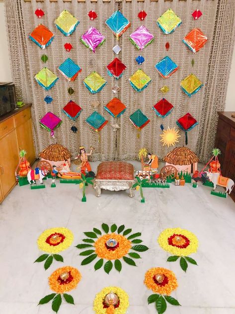 Makar Sankranti Decoration Ideas, Makar Sankranti Decoration, Diy Kite Decorations, Sankranti Decoration, Kite Decoration, Baby Fashion Girl Newborn, Diy Kite, Decoration For Party, Simple Stage Decorations