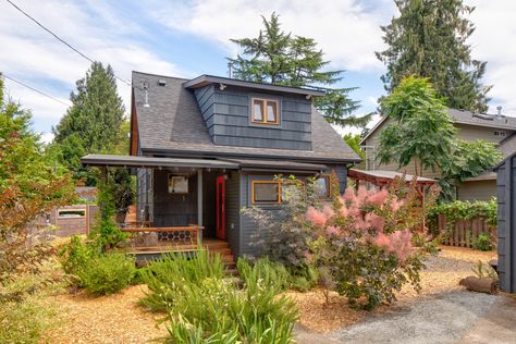 Tiny House Big Living, Built In Dresser, 1930s House, Built In Cabinet, Vinyl Siding, Green Home, Container Homes, Prefab Homes, Small Homes