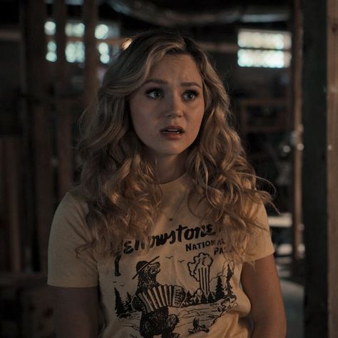 Courtney Whitmore, Brec Bassinger, Female Actresses, Album Releases, Harry Potter Fandom, The Cw, Star Girl, Vintage Hairstyles, Girl Costumes