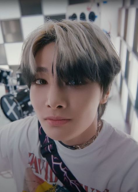 Jeongin Circus Hair, I.n White Hair, I.n Oreo Hair, I.n Blonde Hair, Jeongin Long Hair, Jeongin Oreo Hair, Jeongin Curly Hair, White Hair Black Tips, Circus Hair