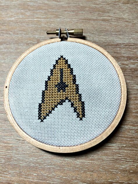 Star Trek Cross Stitch, Letterbox Ideas, Embroidery 101, Counted Cross Stitch Patterns Free, Cross Stitch Pattern Maker, Graph Patterns, Nerd Crafts, Stitching Ideas, Needle Crafts