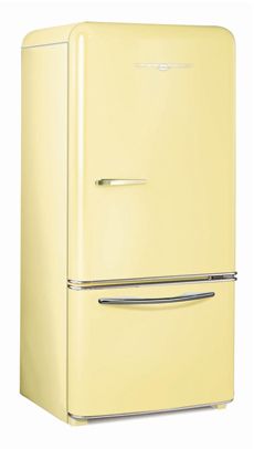 Northstar - frigidaire 1950 - Buttercup Yellow Northstar Appliances, Antique Fridge, Yellow Fridge, Retro Stove, Vintage Oven, Retro Kitchen Appliances, School Kitchen, Fireplace Stove, Vintage Refrigerator