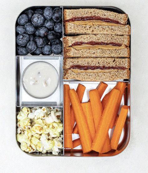 Easy Vegetarian Lunch Box Ideas, Lunch Box Ideas Aesthetic, Kids Lunch Box Meals, School Lunch Recipes, Healthy Lunch Snacks, Healthy Lunch Meal Prep, Healthy School Lunches, Easy Healthy Lunches, Healthy Lunchbox