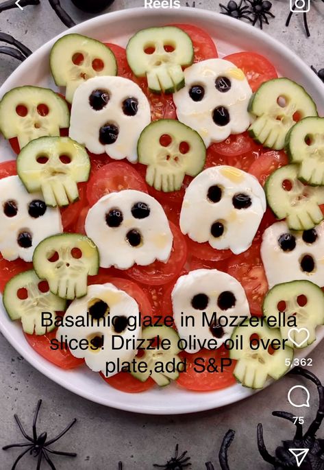 Halloween Crudite, Halloween Hummus, Strawberry Ghosts, Halloween Salad, Honey Appetizers, Halloween Fruit, Spooky Food, Fun Halloween Food, Easy Halloween Food