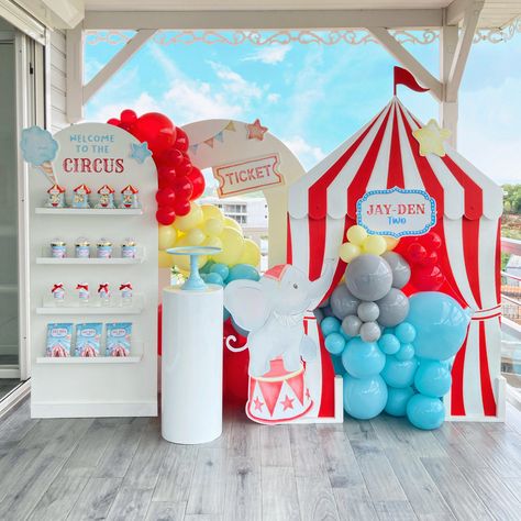 1st Carnival Birthday Party, Disney Carnival Birthday Party, Circus Decorations Party, Circus Theme Backdrop, Carnival Kids Party, Circus Piñata, Three Ring Circus Birthday Party, Circus Party Food, Birthday Circus Theme