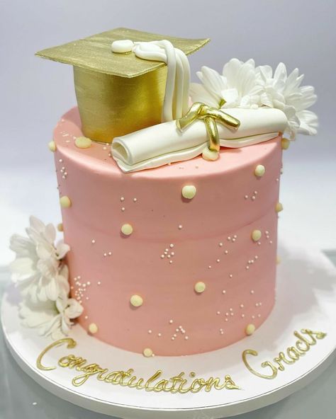 Pink Grad Cake, Graduation Cake Designs, Congratulations Cake, Graduation Party Desserts, Grad Cake, Graduation Party Cake, Cakes To Make, Gold Dessert, Graduation Party Planning