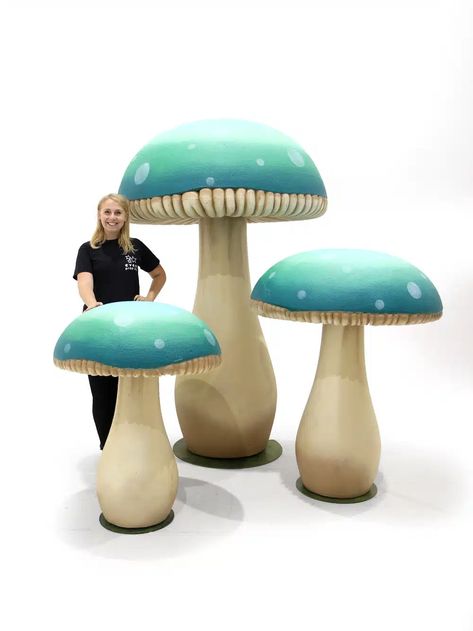 Alice In Wonderland Mushroom, Enchanted Forest Quinceanera Theme, Mushroom Cluster, Wonderland Park, Alice Halloween, Alice In Wonderland 1, Alice In Wonderland Props, Willy Wonka Party, Alice In Wonderland Decorations