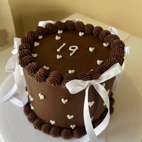 1 9 🤎🤍 #yyccakes #cakeinspiration #cakewithbows Birthday Chocolate Cake Design, Cake Decorations Chocolate, All Chocolate Cake Decorations, Brown Theme Party Decor, Personal Cake Ideas, Chocolate Bday Cake Ideas, Chocolate Cake Simple Decoration, Chocolate Frosting Designs, Birthday Cake Icing Ideas