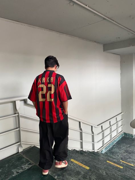 Jersey Photoshoot Ideas Men, Kaka Jersey Outfit, Milan Jersey Outfit, Football Outfit Men, Jersey Outfits Men, Retro Jersey Outfit, Blockcore Outfit, Soccer Jersey Outfit Men, Jersey Outfit Men