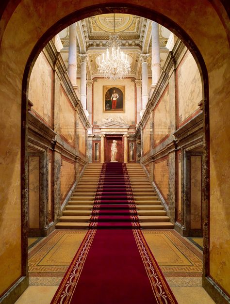 Inside Hotel Imperial's Royal Restoration In Vienna Vienna Guide, Luxury Club, Vienna Hotel, Butler Service, Baroque Decor, Imperial Hotel, Luxury Collection Hotels, Palace Interior, Visit Austria