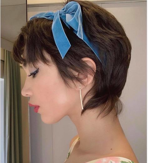 Mesmerizing Headband Hairstyles for Every Hair Type Headbands For Short Hair, Feminine Hairstyles, New Short Haircuts, Rowan Blanchard, Short Hairstyles For Thick Hair, Full Hair, Hairstyle Look, Trending Haircuts, Pixie Hairstyles