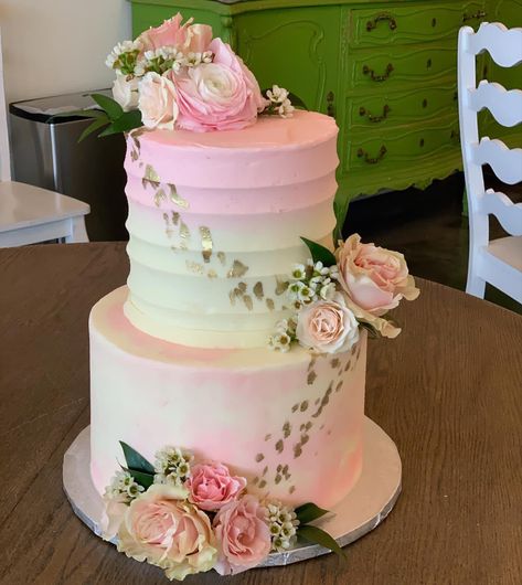 Simple Wedding Cake 2 Tier Romantic, Engagement Cake Images, Charlotte Cake, Tiered Cake Design, Special Birthday Cakes, 2 Tier Cake, Cakes And Cookies, Beer Cake, Elegant Birthday Cakes