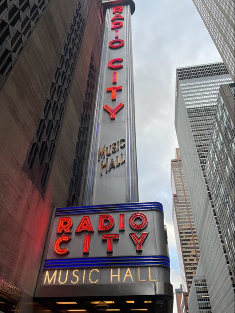 new york city nyc city big city it girl radio city rockettes aesthetic vibes mood travel music New York Dance Aesthetic, Rockettes Aesthetic, Radio City Rockettes, New York Dance, Nyc City, Fall Break, Radio City Music Hall, Travel Music, Dancing Aesthetic