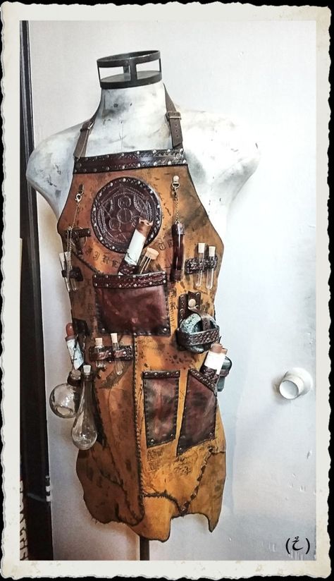 Steampunk Tool Belt, Medieval Alchemist Costume, Blacksmith Aesthetic Outfit, Ren Faire Trinkets, Artificer Artillerist, Steampunk Workshop, Steampunk Mechanic, Leather Working Projects, Handmade Aprons