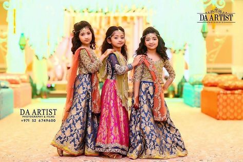 Dulha & Dulhan on Instagram: “Cuties at a wedding 💕😍 Click By : @daartistphoto. #pakistaniwedding #pakistanibride #pakistanifashion #pakistanibridal #pakistan #india…” Kids Lehenga Choli, Walima Dress, Saree Bollywood, Wedding Dresses For Kids, Kids Lehenga, Pakistani Wedding Dress, Choli Designs, Kids Gown, Kids Designer Dresses