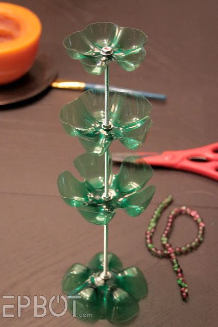 How to DIY Beautiful Jewelry Stand from Plastic Bottles | www.FabArtDIY.com LIKE Us on Facebook ==> https://www.facebook.com/FabArtDIY Mt Dew, Diy Jewelry Holder, Bottle Jewelry, Upcycled Home Decor, Diy Cans, Upcycled Jewelry, Pet Bottle, Recycled Crafts, Jewelry Stand