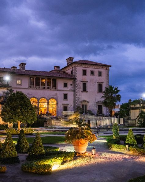 What a night to remember! ✨ Yesterday, we celebrated the launch of Happy Aging at the stunning Vizcaya Museum in Miami. Guests were greeted with refreshing NAD+ Longevity Shots at the entrance, setting the tone for an unforgettable evening. 🍇 Our decor featured beautiful grape arrangements, a nod to resveratrol, one of the key ingredients in our Longevity Shot. Our mocktails, crafted with the Longevity Shot, were a hit, and we gathered over 60 incredible women for a long table dinner filled w... Long Table Dinner, Vizcaya Museum, Table Dinner, A Night To Remember, Long Table, Mocktails, Over 60, Entrance, Miami