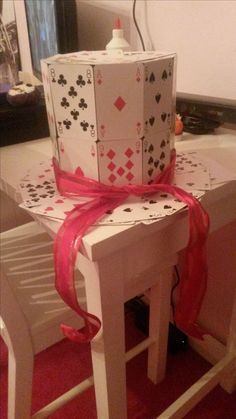 Playing Card Hat How To!  •  Free tutorial with pictures on how to make a top hat in under 30 minutes Playing Card Crafts, Crazy Hat Day, Hallowen Ideas, Alice Tea Party, Hat Art, Mad Hatter Party, Mad Hatter Hats, Easter Hats, Hat Day