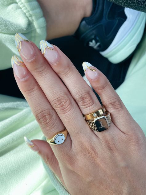 White Nails With Gold Accent French Tips, Almond French Tip Nails With Gold Design, White And Gold Nails Round, Nails With Gold Detailing, White And Rose Gold French Tip Nails, Gold And French Nails, Almond French Tip With Gold Line, Design On French Tip Nails, Gold And White Nails French Tip