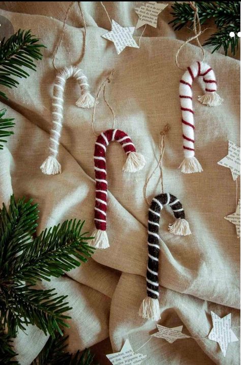 Candy Cane Christmas Tree, Christmas Homescreen, Noel Diy, Christmas Mood, Christmas Love, Candy Canes, Homemade Christmas, Xmas Crafts, Christmas Deco